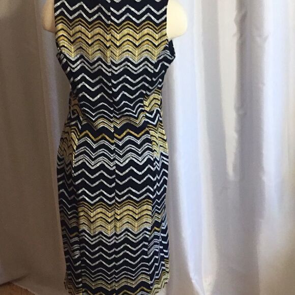 Navy blue sleeveless dress with gold & white zig zag pattern in size 10 - Picture 9 of 12